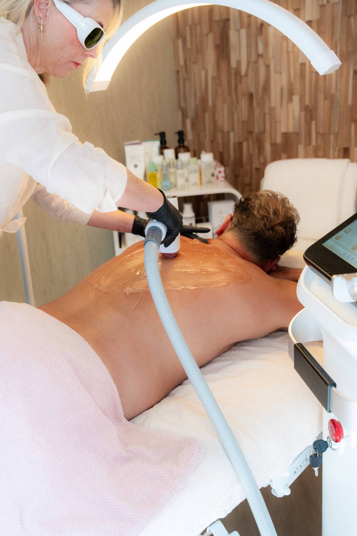 Behandeling van de rug met de diode ICE laser